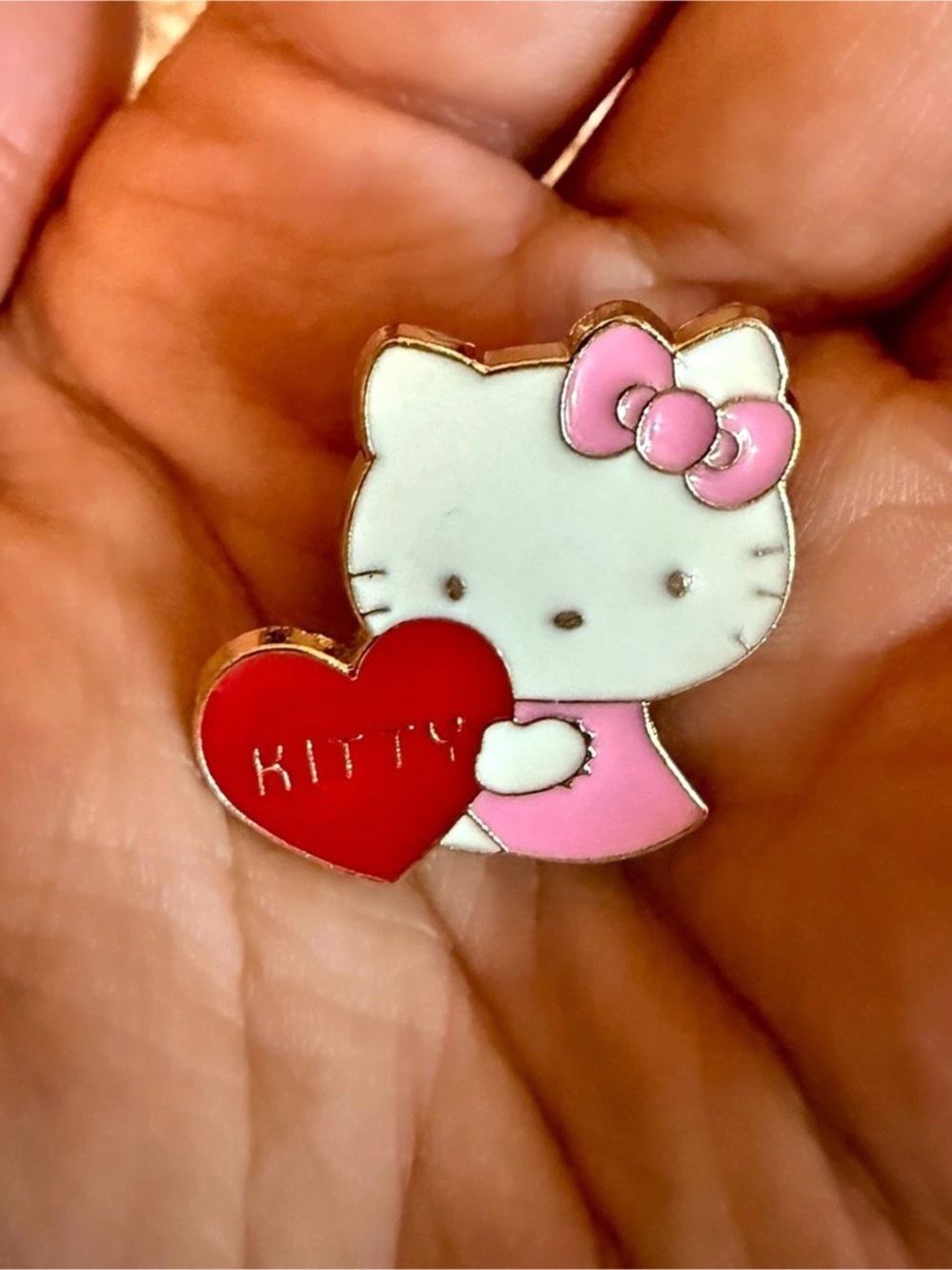 Hello Kitty Holding Red Heart Enamelled Metal Lapel Pin, Multicolor 1 in Kawaii